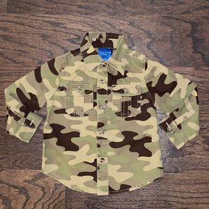 🟠 4/$25 Camo Boys Shirt Size 18 Months